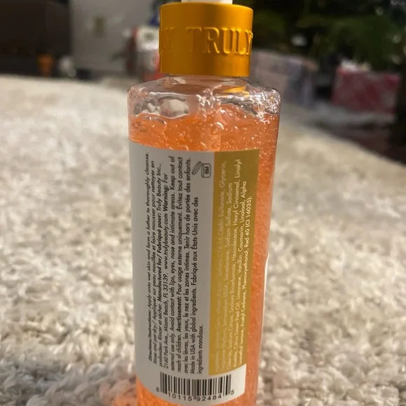 TRULY Unicorn Fruit Body Cleanser - Picture 3 of 4